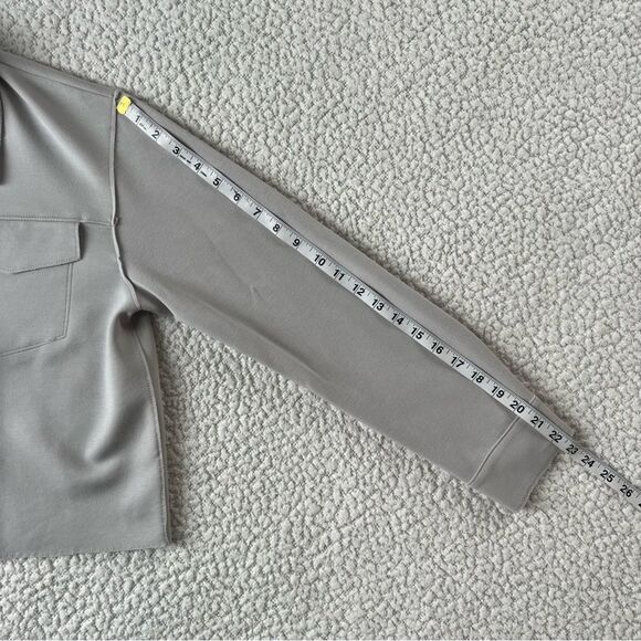 Carolina Belle Greige Oversized Crop Snap Stretch Comfy Blazer Jacket Size M - Picture 6 of 9